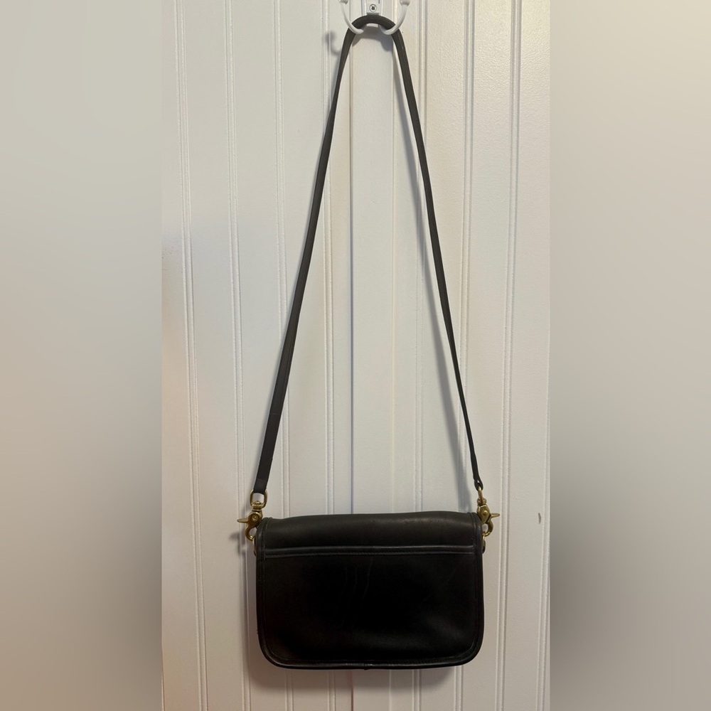 **MINT** vintage coach crossbody in dark navy - Picture 2 of 5